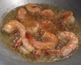 Foto langkah ke 3 dari resep Udang Goreng Bawang Putih.