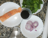 Foto del paso 1 de la receta: Salmón con espinacas y cebolla morada