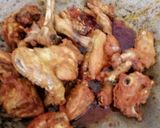 Gambar langkah 6 resipi Ayam Masak Kicap Dengan Kentang.