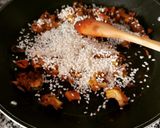 Foto del paso 6 de la receta: Arroz de calçots, alcachofas y carrilleras con romesco