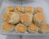 Foto langkah ke 3 dari resep Sosis gulung mie telur.