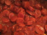 Spaghetti con salsa y salchichas