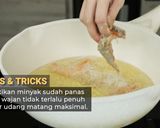 Foto langkah ke 7 dari resep Udang Goreng Asam Jawa Devina Hermawan.