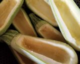 Une image de l'étape 2 de Courgettes blanches farcies, recette rapide.