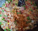 Foto del paso 3 de la receta: Timbal de arroz con mix de vegetales y cúrcuma 🥕🌽☘️🎊🌰🌶️🧄🫑