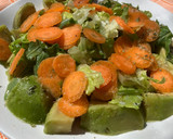 Foto del paso 4 de la receta: Ensalada de aguacate con lechuga, rúcula silvestre y zanahoria del huerto, 5’
