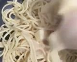 Foto langkah ke 6 dari resep Miso Cream Ramen with Shimeji and King Oyster Mushroom.