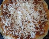 Foto langkah ke 5 dari resep Pizza Teflon "Rumahan".