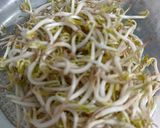 Foto langkah ke 2 dari resep Tumis Cumi Tauge Jamur.