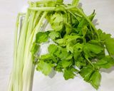Foto langkah ke 1 dari resep Teh daun sledri.