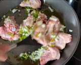 Foto del paso 1 de la receta: Arroz integral con pollo y langostinos