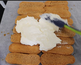 Foto del paso 2 de la receta: Tiramisú fácil sin huevo y sin horno // Tiramisú casero fácil y rápido