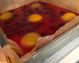 Serniczek na zimno z malinami, brzoskwiniami i galaretką truskawkową🍓 krok przepisu 6 zdjęcie