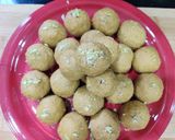 A picture of step 4 of Besan Ladoo (Chickpea Flour Ladoo).
