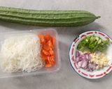 Foto langkah ke 1 dari resep Sop Oyong Bihun.