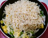 Foto langkah ke 7 dari resep Mie Goreng Ala Anak Kost 🍜.