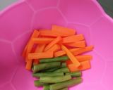 Foto langkah ke 1 dari resep Scrambled eggs with vegetables and steak sauce.