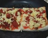 Foto langkah ke 3 dari resep Pizza roti tawar simpel.