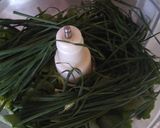 Foto del paso 2 de la receta: Tallarines con pesto de albahaca, ciboulette y ajo a mortero