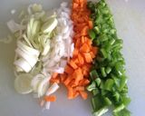 Foto del paso 2 de la receta Salmón con verduras sobre cama de tomate