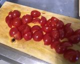 Une image de l'étape 5 de Melon farci aux tomates bicolores, feta, radis et menthe fraîche.