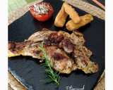 Foto del paso 9 de la receta: Pollo a la plancha con guarnición de tomate y calabacín rebozado