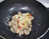 รูปขั้นตอนการทำที่ 4 ของ ข้าวไข่ผัดลูกชิ้นอกไก่