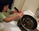 รูปขั้นตอนการทำที่ 2 ของ ผัดกระเพราหมูสับสูตรน้องนาโน#ฝีมือลูก