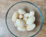 A picture of step 1 of Kashmiri Dum Aloo 🤤.