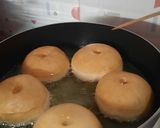 Foto langkah ke 6 dari resep Donat Maizena.