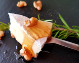 Foto del paso 3 de la receta: Queso Brie con miel infusionada con naranja, vainilla y romero