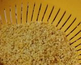 A picture of step 4 of Moong daal namkeen.