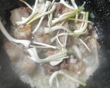 Foto del paso 4 de la receta: Arroz con costillas, ajos tiernos y champiñones