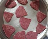 A picture of step 6 of Beetroot nimki.