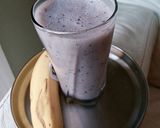 बनाना एंड ब्लूबेरी स्मूदी (Banana and blueberry smoothie recipe in hindi) रेसिपी चरण 4 फोटो