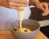 Foto langkah ke 2 dari resep Saus Tartar Ala Fish & Co: MANIS, ASAM, GURIH.