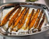 Une image de l'étape 14 de Carottes fanes confites au miel sauce ricotta, skyr et coriandre.
