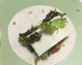 Foto langkah ke 3 dari resep Chicken Vegetable Wrap.