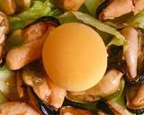 Hình bước làm 3 của món Salad Trứng Luộc, Dưa Leo & Vẹm Đen (Trai) Ngâm Dầu