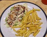 A picture of step 6 of Chipotle Chicken with Chilli Jam salad bed.