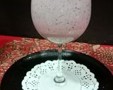 A picture of step 4 of Black currant Babana Milk Shake.