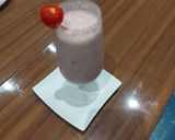 A picture of step 4 of Strawberry smoothie.