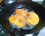 A picture of step 5 of Aloo and onion pakora.