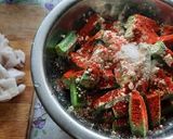 A picture of step 2 of Restaurant style bhindi masala.