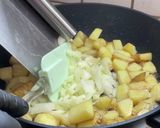 A picture of step 1 of Potatoes and eggs recipe "CULINATES".
