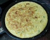 Foto del paso 8 de la receta: Tortilla de papas con cebolla sofrita y perejil picado y ensalada