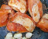 Gambar langkah 3 resipi Garlic Rosemary Roasted Chicken Breasts & Vegetables.
