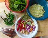 Foto langkah ke 1 dari resep Sayur Lodeh Pepaya Muda Daun Mlinjo Iwak Pe.
