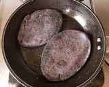 Foto del paso 3 de la receta: Tlacoyos ahogados en salsa de pasilla