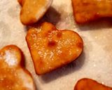 Foto del paso 3 de la receta: Corazoncitos fritos con azúcar